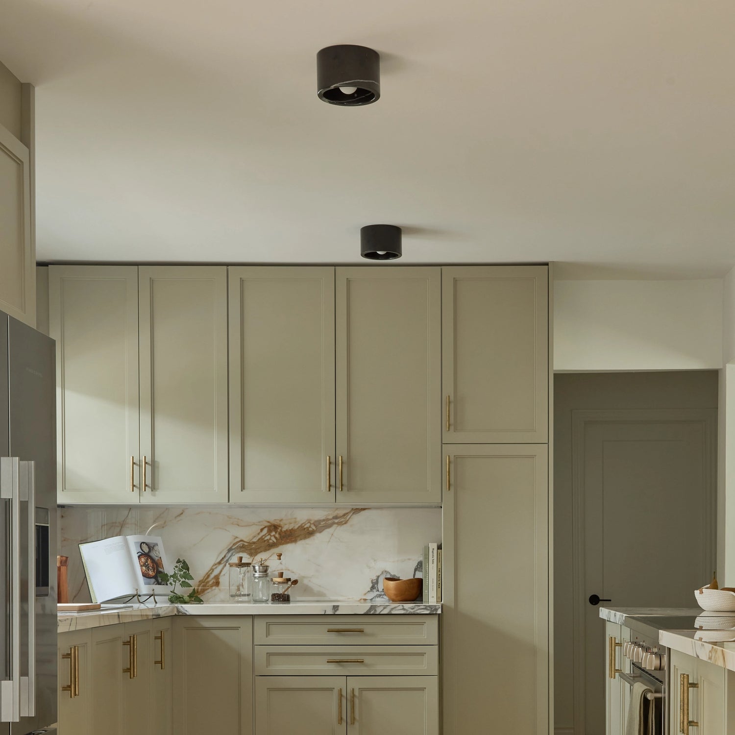 FLUSH MOUNTS